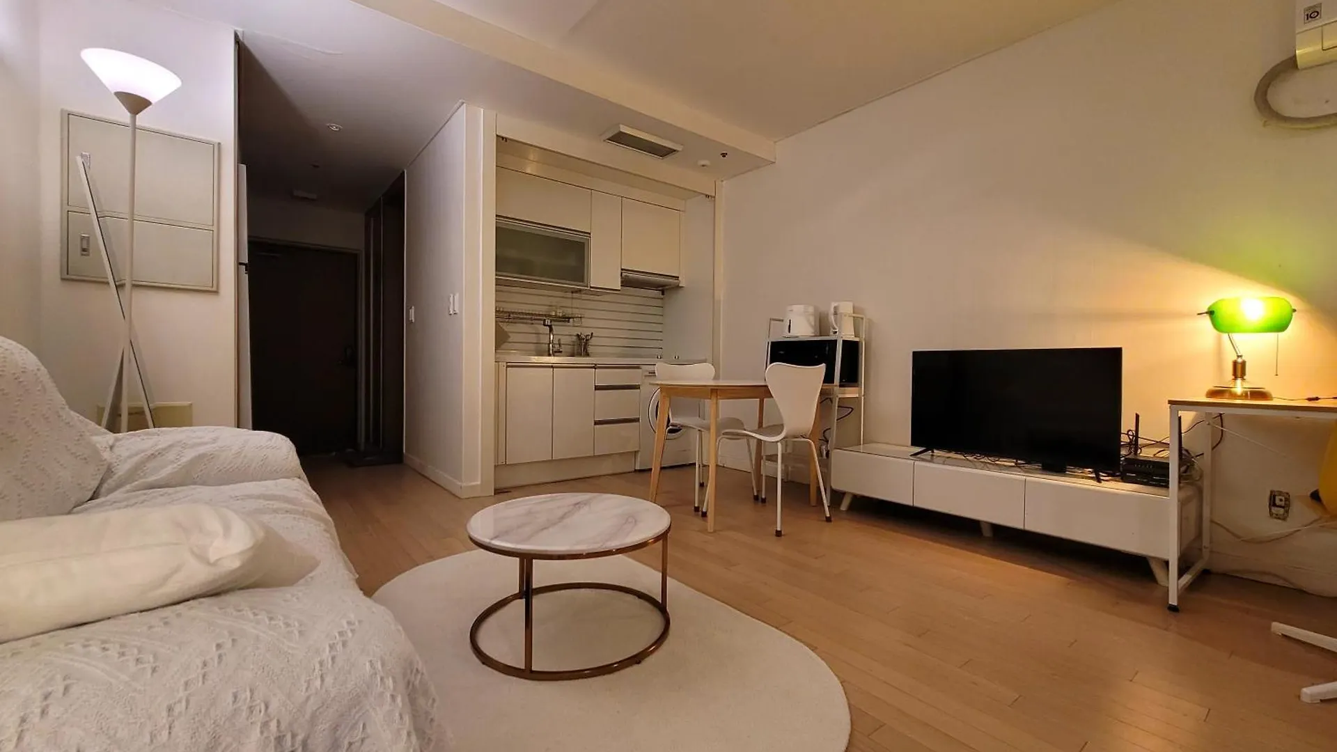 Apartment Ferienwohnung Comfortable Gangnam House In The City Center-03 Seoul