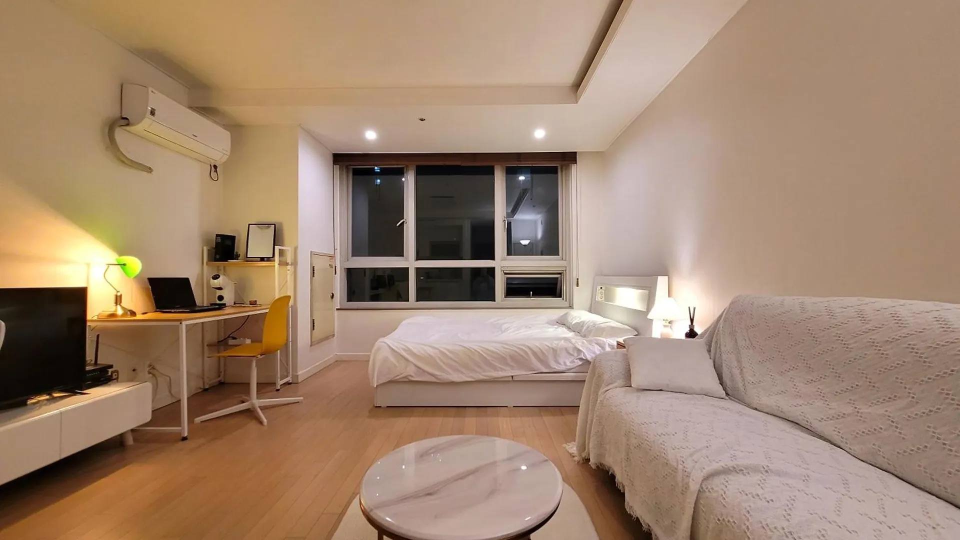Apartment Ferienwohnung Comfortable Gangnam House In The City Center-03 Seoul